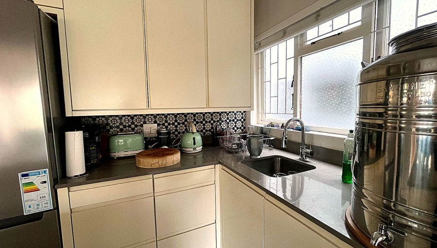 To Let 1 Bedroom Property for Rent in Bantry Bay Western Cape
